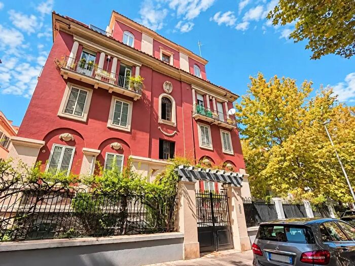 Appartamento con 10 locali in vendita in Via dei Navicellari, Roma
