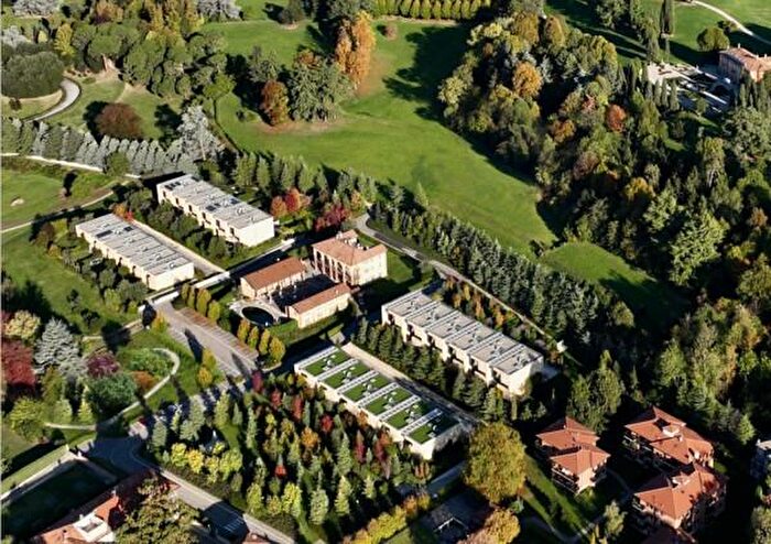 Casa con 6 locali in vendita in Via Salvador Allende, Merate