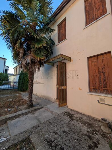 Casa con 8 locali in vendita in Via Tiziano Vecellio, Padova