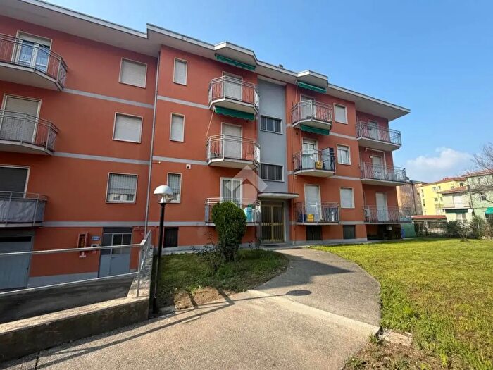 Appartamento trilocale in vendita in Via Don Luigi Sturzo, Calolziocorte