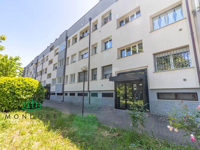 Appartamento con 7 locali in vendita in Via Enrico De Nicola, Bologna