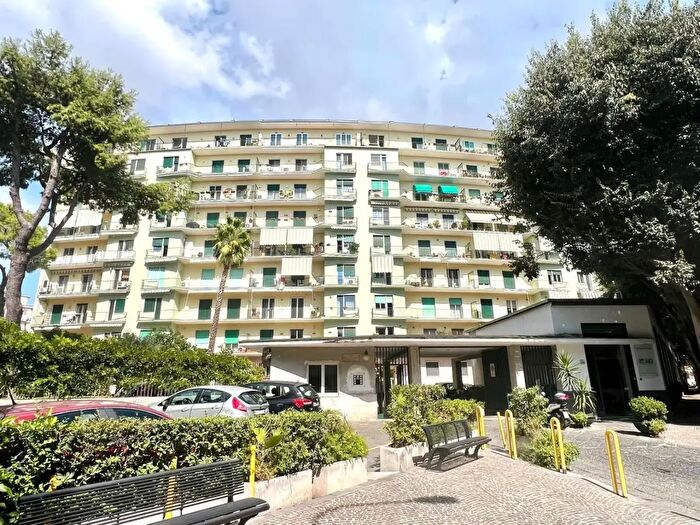 Appartamento quadrilocale in vendita in Via Raffaele Morghen, Napoli
