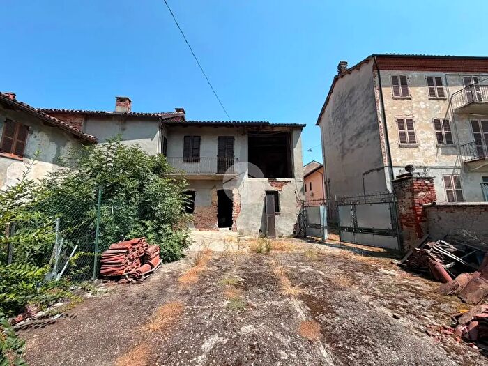 Casa con 7 locali in vendita in Via Roma, Calliano Monferrato