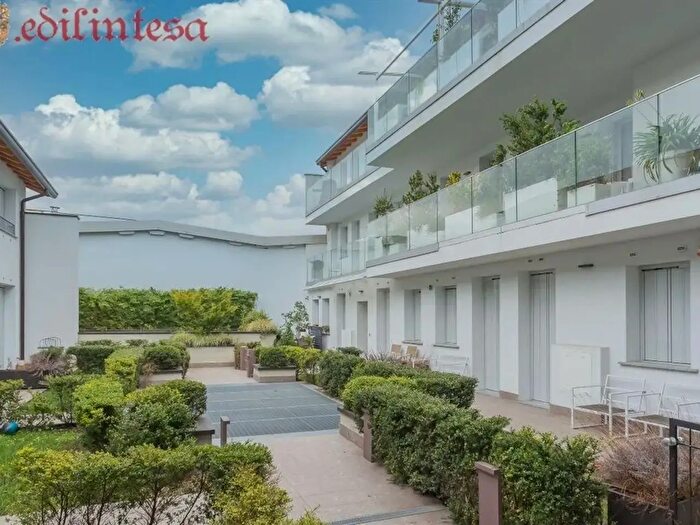 Appartamento quadrilocale in vendita in Via Mentana, Monza