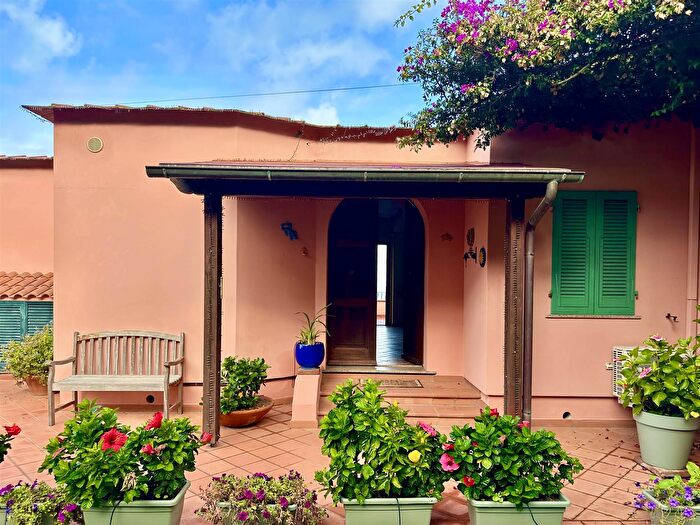 Casa con 6 locali in vendita in Capoliveri