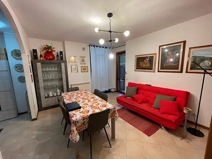 Appartamento con 6 locali in vendita in Via P Fortini, Siena