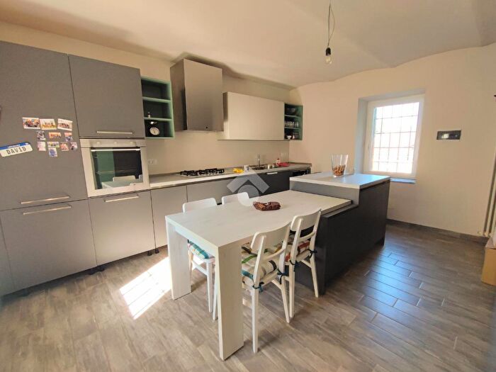 Casa con 5 locali in vendita in Via Carezzano, Paderna