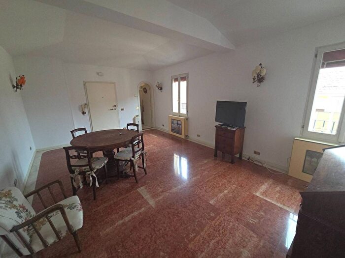Appartamento trilocale in affitto in Via San Petronio Vecchio, Santo Stefano, Bologna