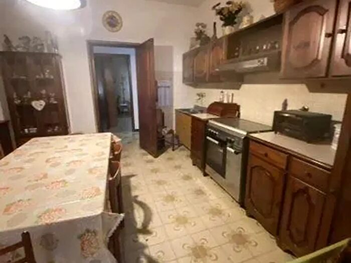 Casa con 7 locali in vendita in Castelnuovo Magra
