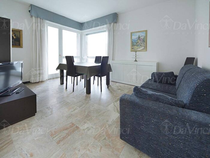 Appartamento trilocale in affitto in Via Roma Borgo Barusso, Alassio