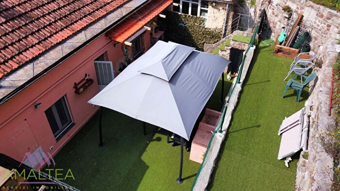 Casa con 7 locali in vendita in Savona