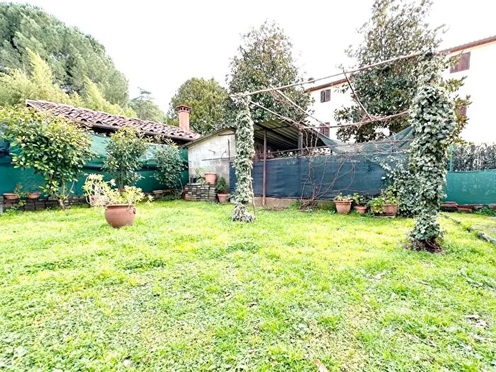 Casa con 7 locali in vendita in Uova, Capannori