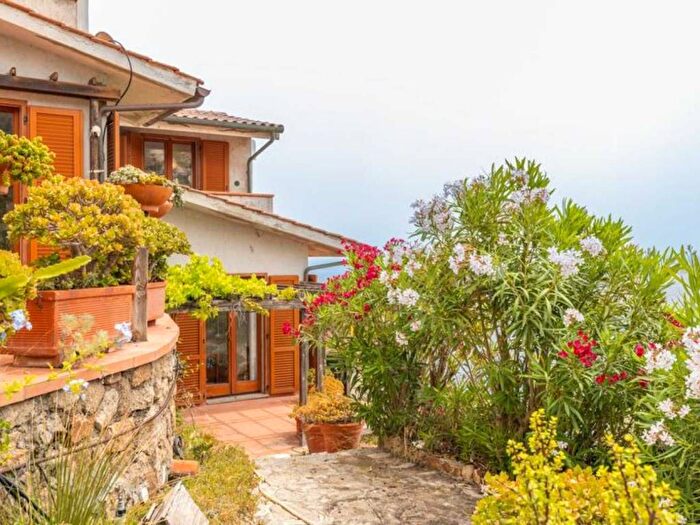 Casa con 6 locali in affitto in Giglio Porto, Isola del Giglio
