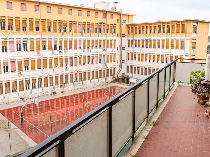 Appartamento con 5 locali in vendita in Siracusa