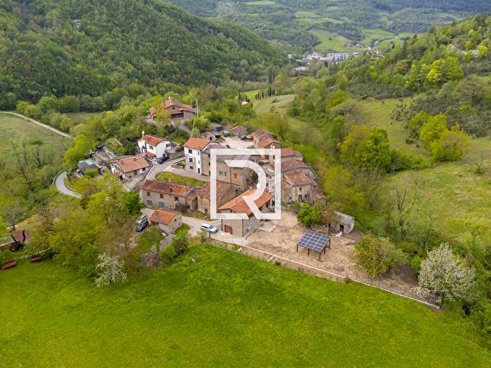 Casa quadrilocale in vendita in Località Larciano Castello Bagno di Romagna, Bagno Di Romagna