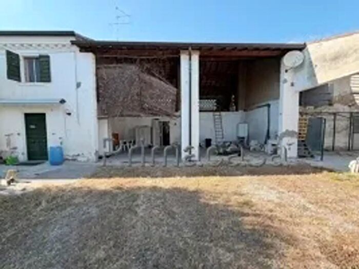 Casa trilocale in vendita in Via Chiesa a, Erbe'