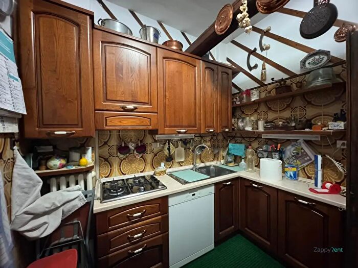 Appartamento trilocale in affitto in Via Zante, Milano