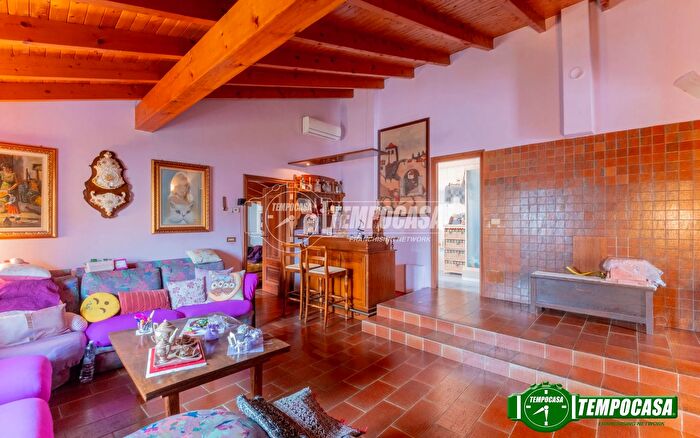 Casa con 6 locali in vendita in Via Moncenisio, Magenta