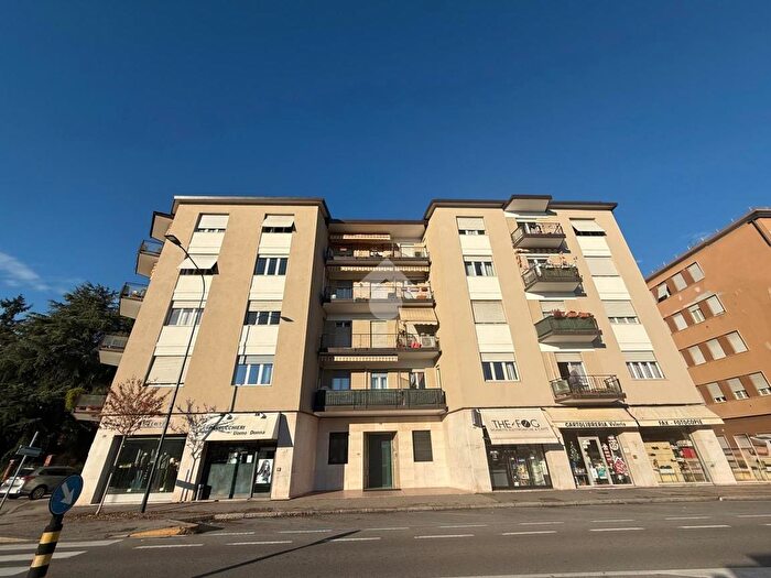 Appartamento trilocale in vendita in Viale del Piave, Brescia