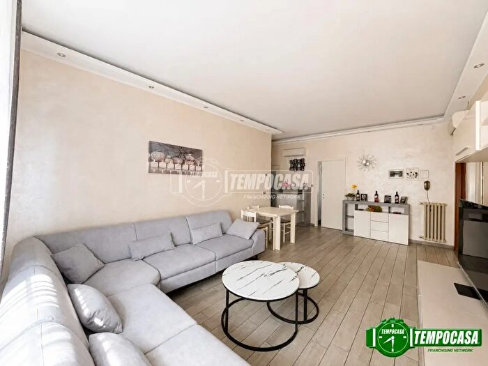 Appartamento quadrilocale in vendita in Via Filippo Grandi, Piacenza
