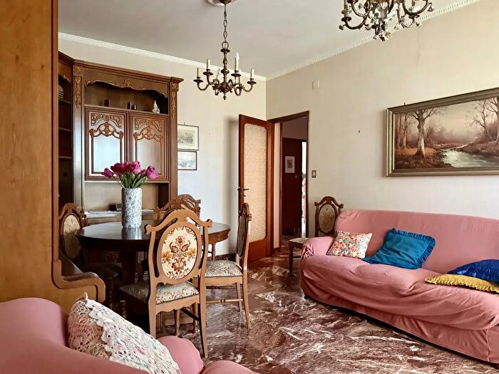 Appartamento trilocale in vendita in Via Isacco Newton, Bologna