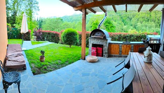 Casa con 6 locali in vendita in Beverino