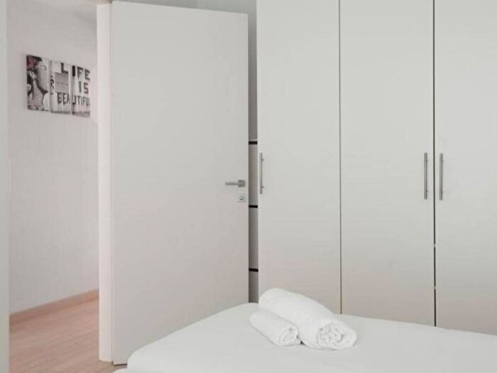 Appartamento trilocale in affitto in Via Cola di Rienzo, Solari, Milano