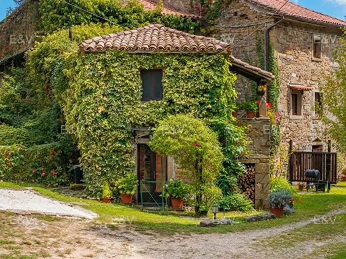 Casa con 6 locali in vendita in Via Largnano, Castiglion Fiorentino