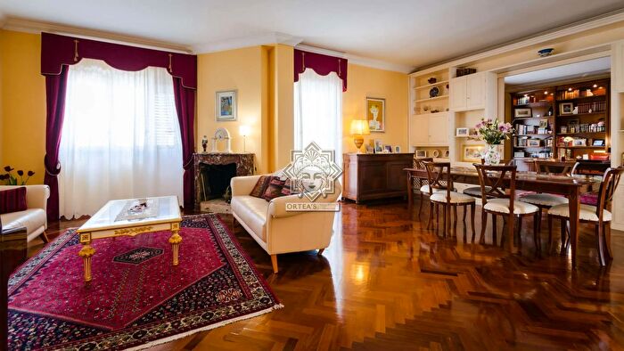 Appartamento con 7 locali in vendita in Viale Scala Greca, Siracusa