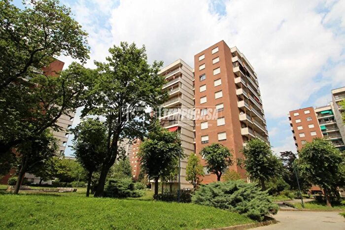 Appartamento con 5 locali in vendita in Via Rubino, Torino