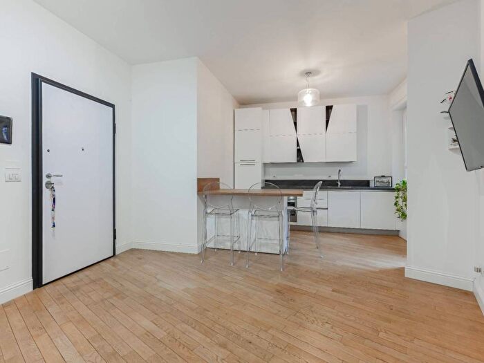 Appartamento bilocale in affitto in Via Montepulciano, Centrale, Milano