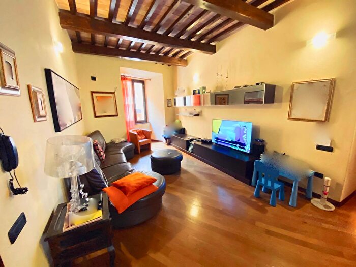 Appartamento con 7 locali in vendita in Via Gentile, Fabriano