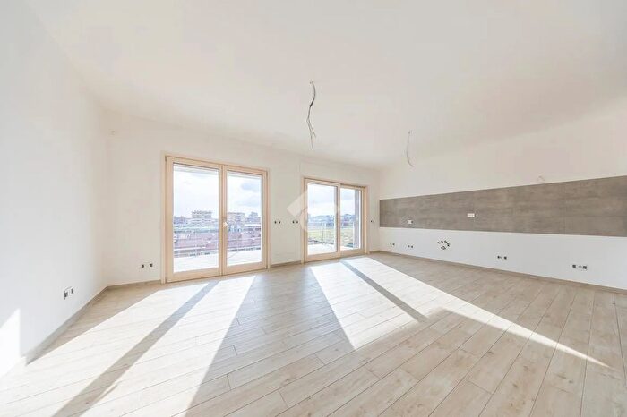 Appartamento quadrilocale in vendita in Via Casal Bianco, Guidonia Montecelio