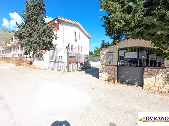 Appartamento trilocale in vendita in Carini