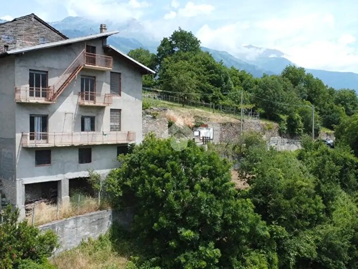 Casa quadrilocale in vendita in Via Frazione San Lorenzo, Giaglione