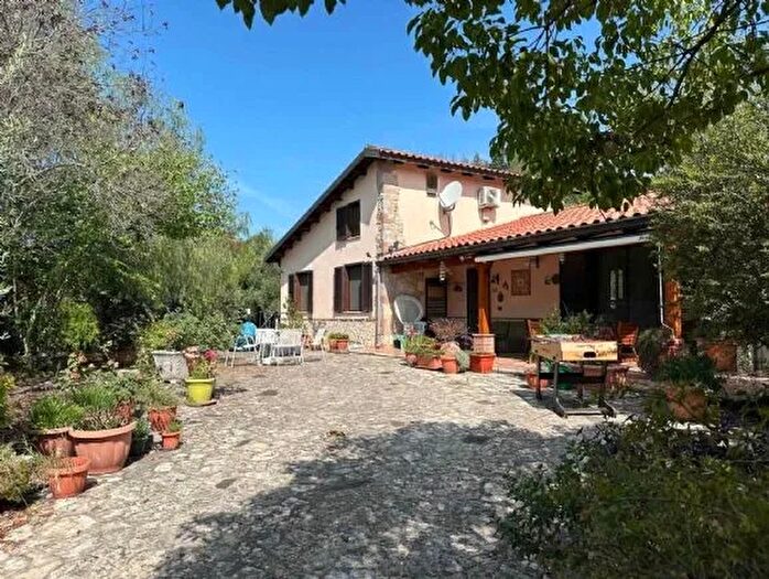 Casa con 6 locali in vendita in Itri