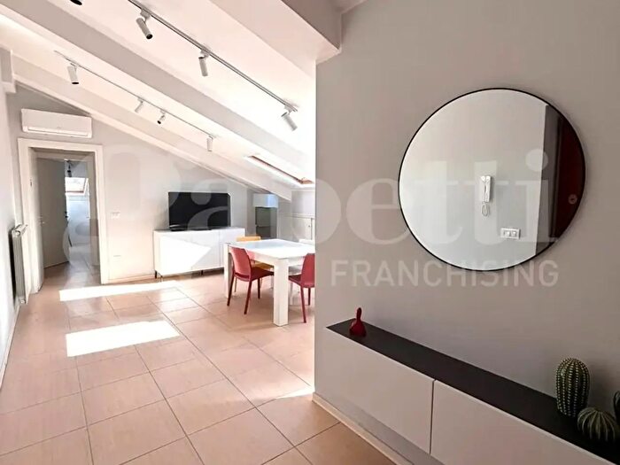 Appartamento trilocale in affitto in Corso Garibaldi, Napoli