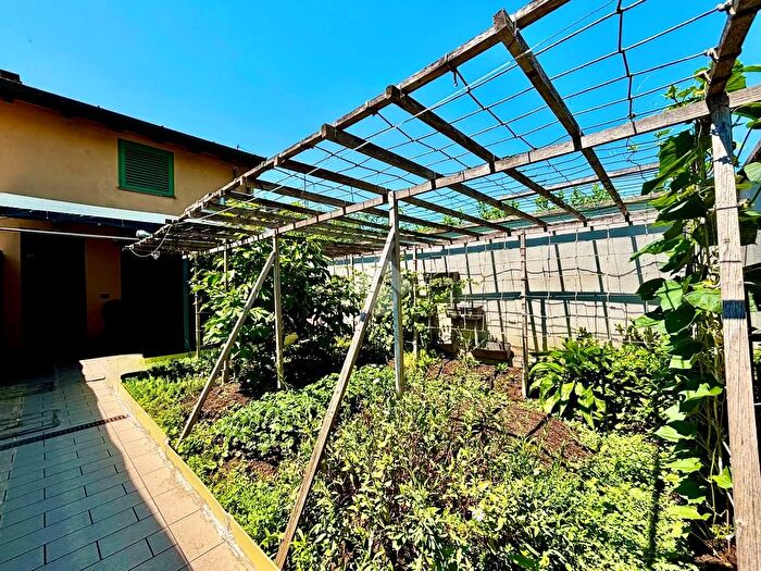 Casa quadrilocale in vendita in Via San Giusto, Prato