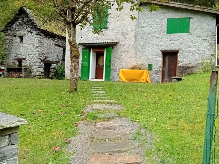 Casa quadrilocale in vendita in Località Loaco, Calasca Castiglione