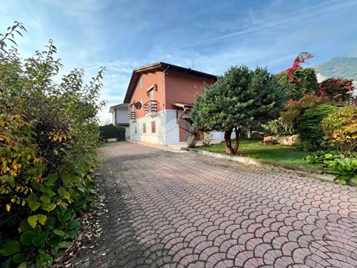 Casa con 8 locali in vendita in Via Rubiana, Givoletto