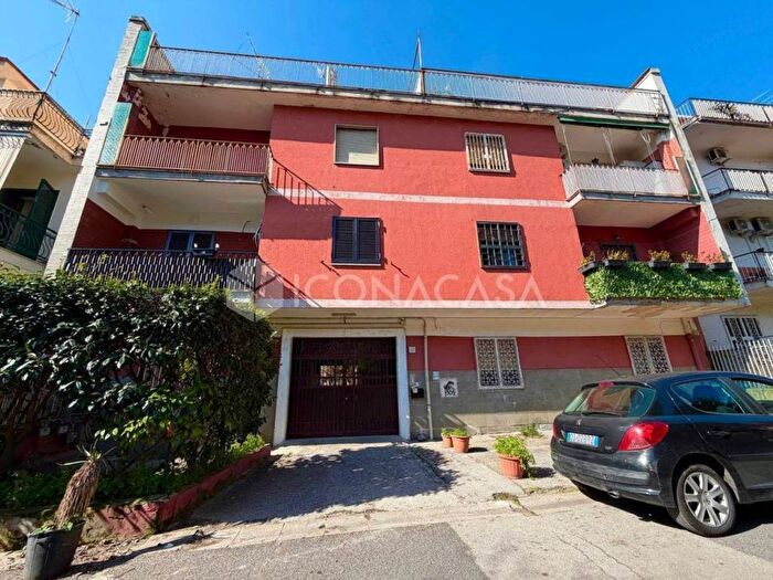 Appartamento trilocale in affitto in Via Vicinale Croce di Piperno, Soccavo, Napoli