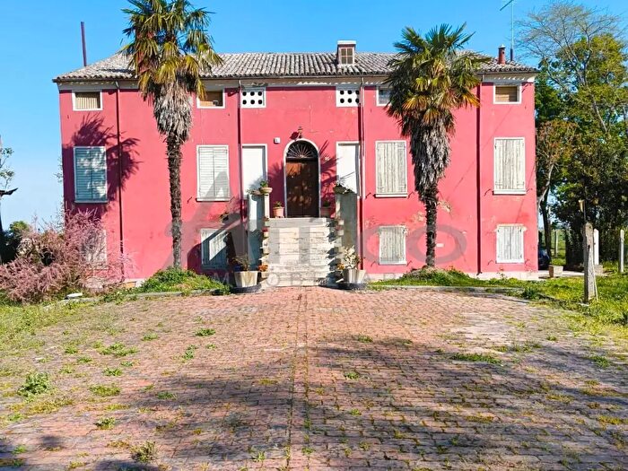 Casa con 14 locali in vendita in Canalnovo Ro, Villanova Marchesana