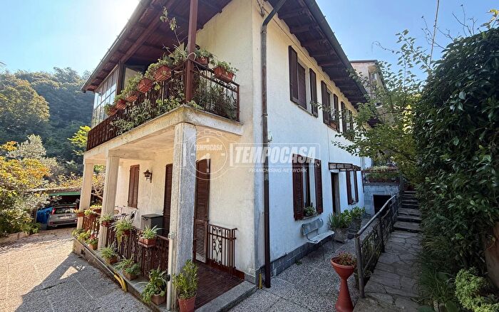 Appartamento con 6 locali in vendita in Via XXVII Maggio, Como