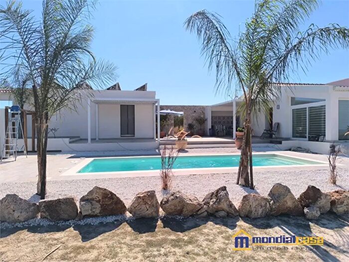 Casa con 5 locali in vendita in Pachino