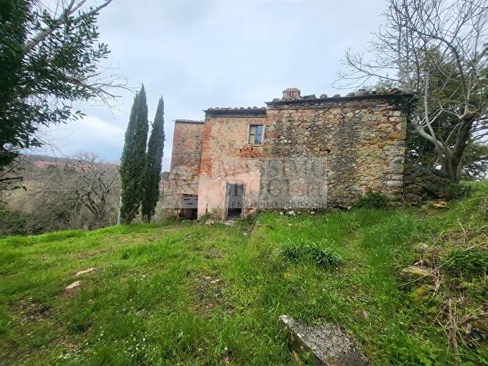 Casa con 7 locali in vendita in Monteriggioni