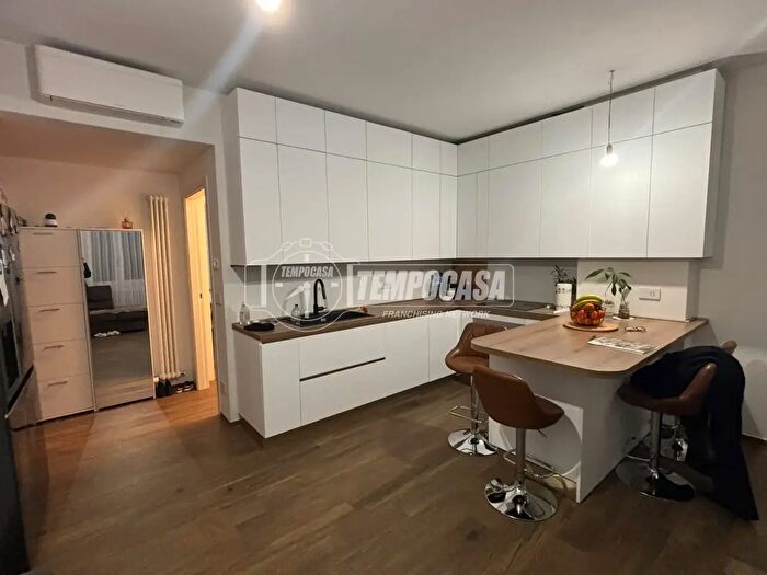 Appartamento trilocale in vendita in Via Pontida, Bologna