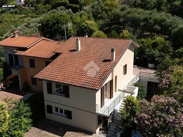 Casa con 8 locali in vendita in Frazione Sappanico, Ancona