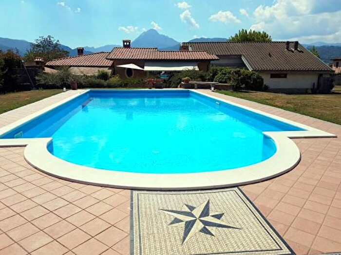 Casa con 6 locali in vendita in Barga