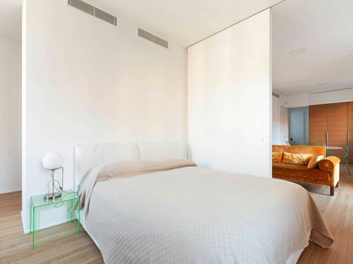 Appartamento trilocale in affitto in Via Ciro Menotti, Indipendenza, Milano