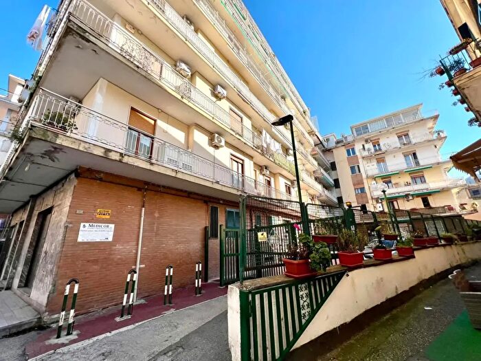 Appartamento trilocale in vendita in Via Vecchia San Gennaro, Pozzuoli